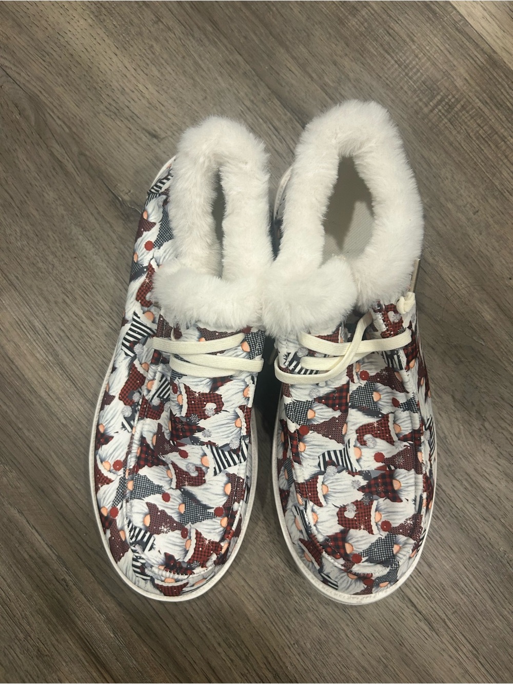Women's White Faux-Fur Lined Slip-On Slippers with Winter Print